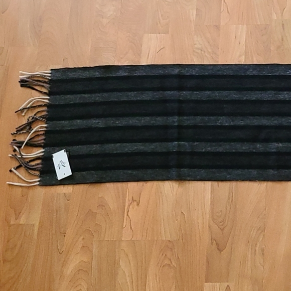 NEW Jeffrey Bank 100% Wool Scarf Black Grey Stripe Fringe Wide Winter 55 x 12in - Picture 8 of 10